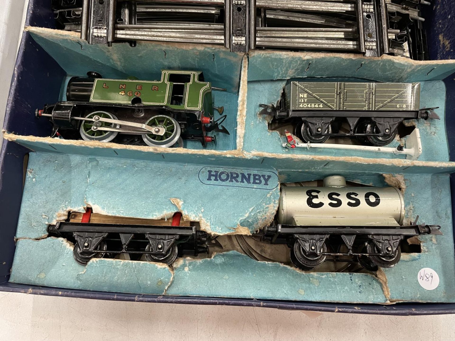 A HORNBY 'O' GAUGE TRAIN SET AND A HORNBY 'O' GAUGE BRITISH RAILWAYS LOCOMOTIVE IN ORIGINAL BOX. KEY - Image 3 of 3