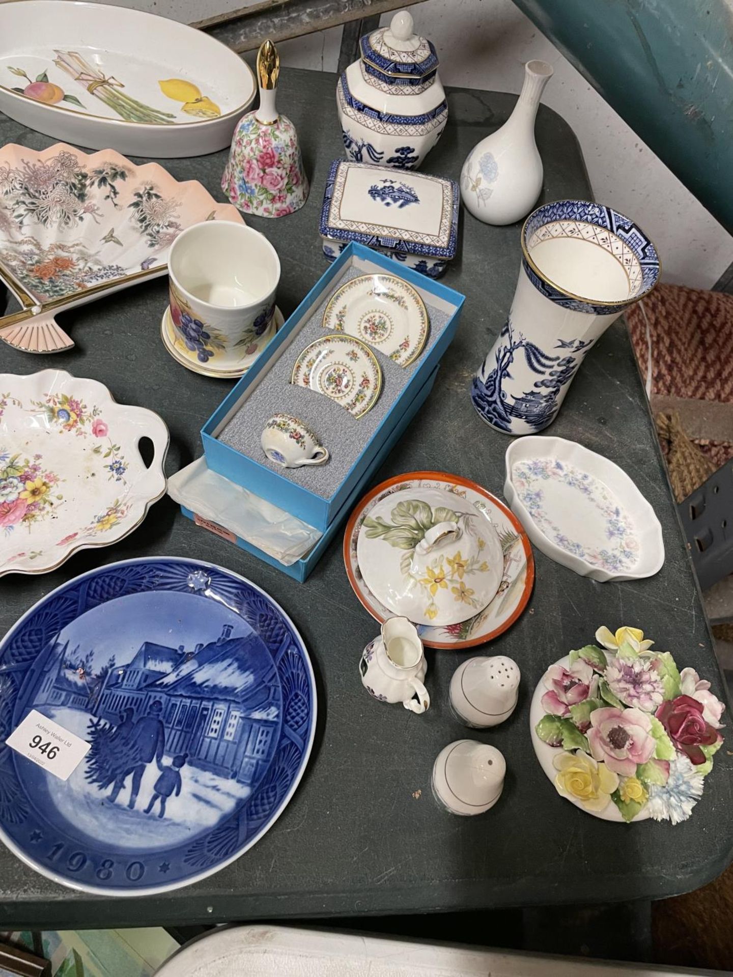 A QUANTITY OF CERAMIC AND CHINA ITEMS TO INCLUDE ROYAL COPENHAGEN PLATE, THREE PIECES OF BOOTHS ' - Image 3 of 3