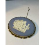 A LARGE WEDGWOOD JASPERWARE BROOCH 8 CM X 6 CM WITH A SAFETY CHAIN AND PIN