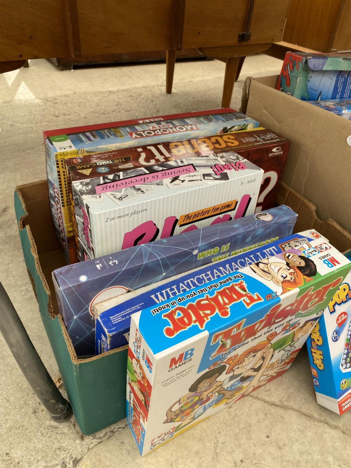 AN ASSORTMENT OF CHILDRENS BOARD GAMES - Image 2 of 4