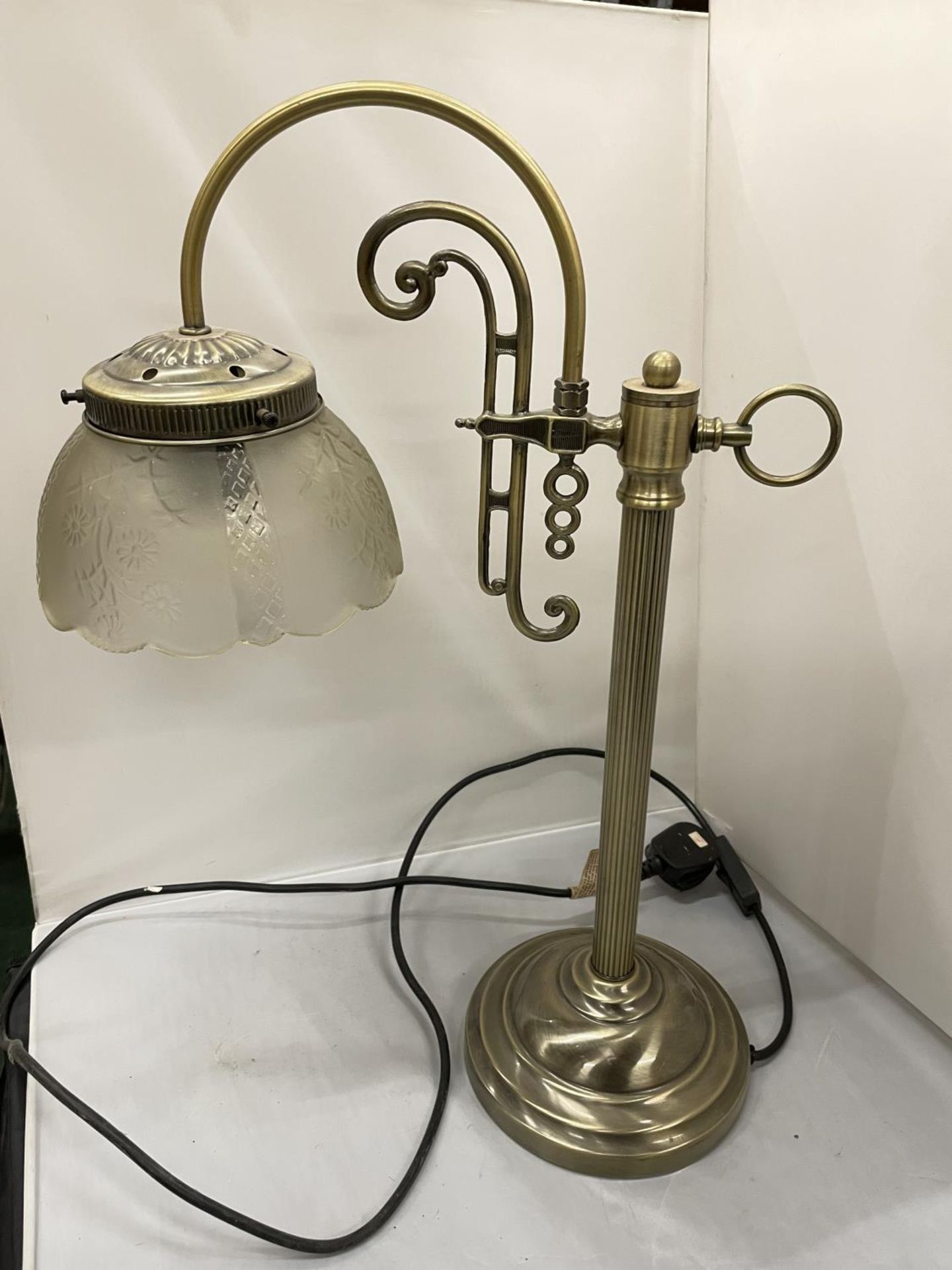 AN ANTIQUE STYLE BRASS DESK LAMP WITH GLASS SHADE