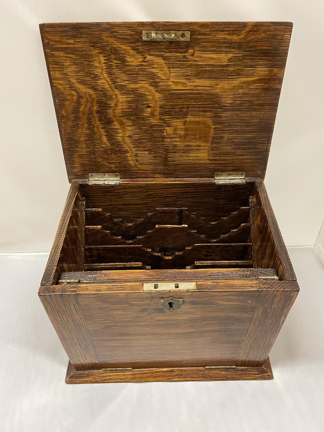 AN EARLY 20TH CENTURY OAK STATIONARY BOX WHICH OPENS TO A LEATHER WRITING DESK, SHIELD ON THE LID. - Image 2 of 6