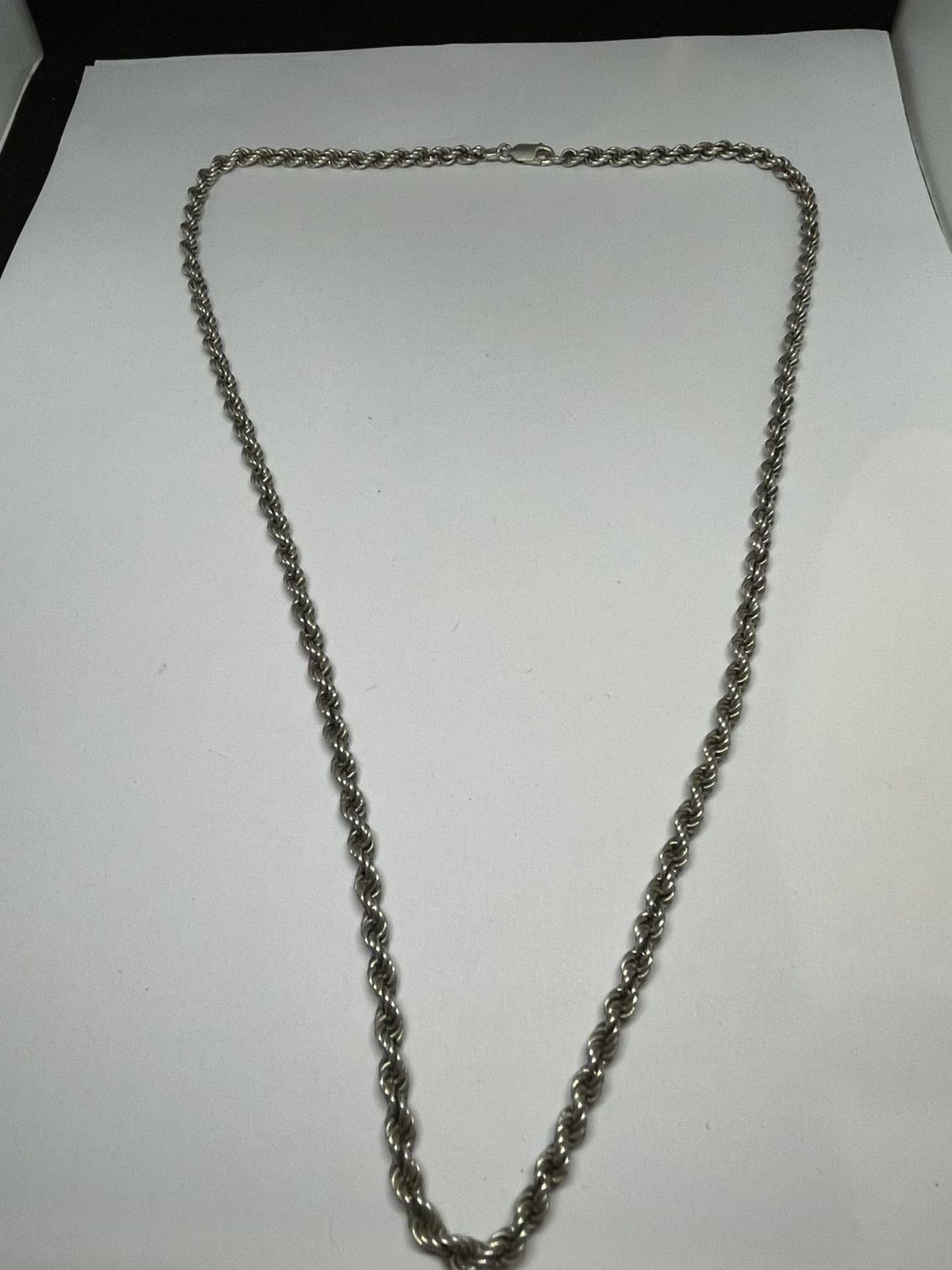 A MARKED SILVER ROPE NECKLACE 60 CM LONG