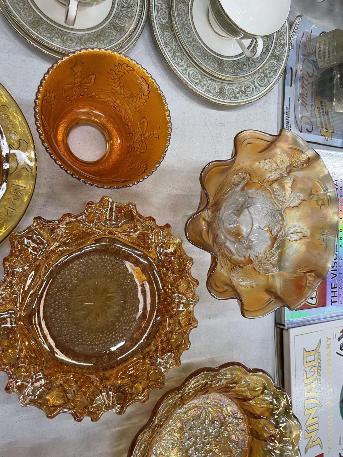 A QUANTITY OF MAINLY AMBER COLOURED CARNIVAL GLASS TO INCLUDE BOWLS, CUPS, ETC - Image 5 of 6