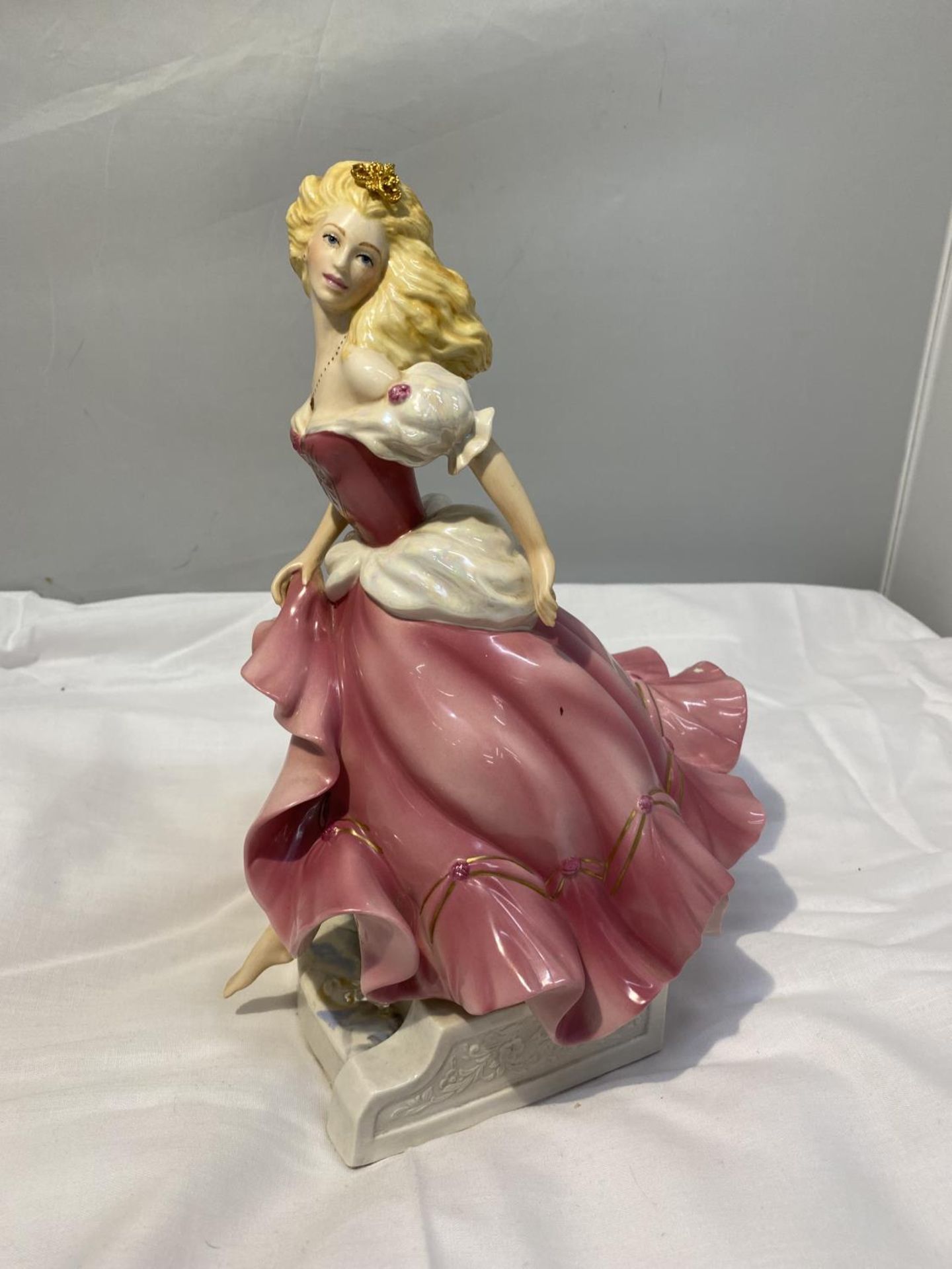 A FRANKLIN MINT FIGURE 'CINDERELLA' BY GERDA NUEBACHER