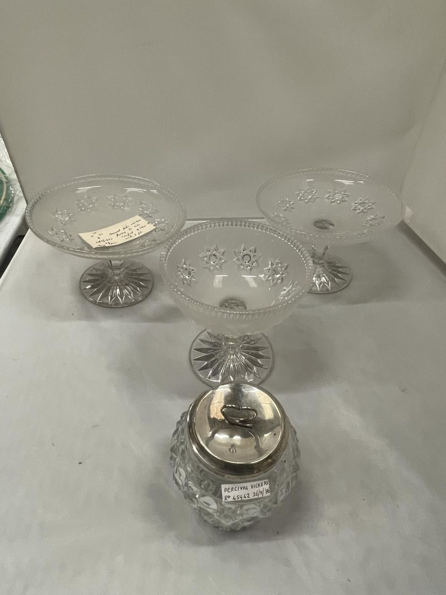 FOUR ITEMS OF PERCIVAL VICKERS GLASSWARE TO INCLUDE A HALLMARKED BIRMINGHAM SILVER LIDDED POT AND