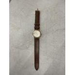 AN ACCURIST WRISTWATCH WITH A BROWN LEATHER STRAP