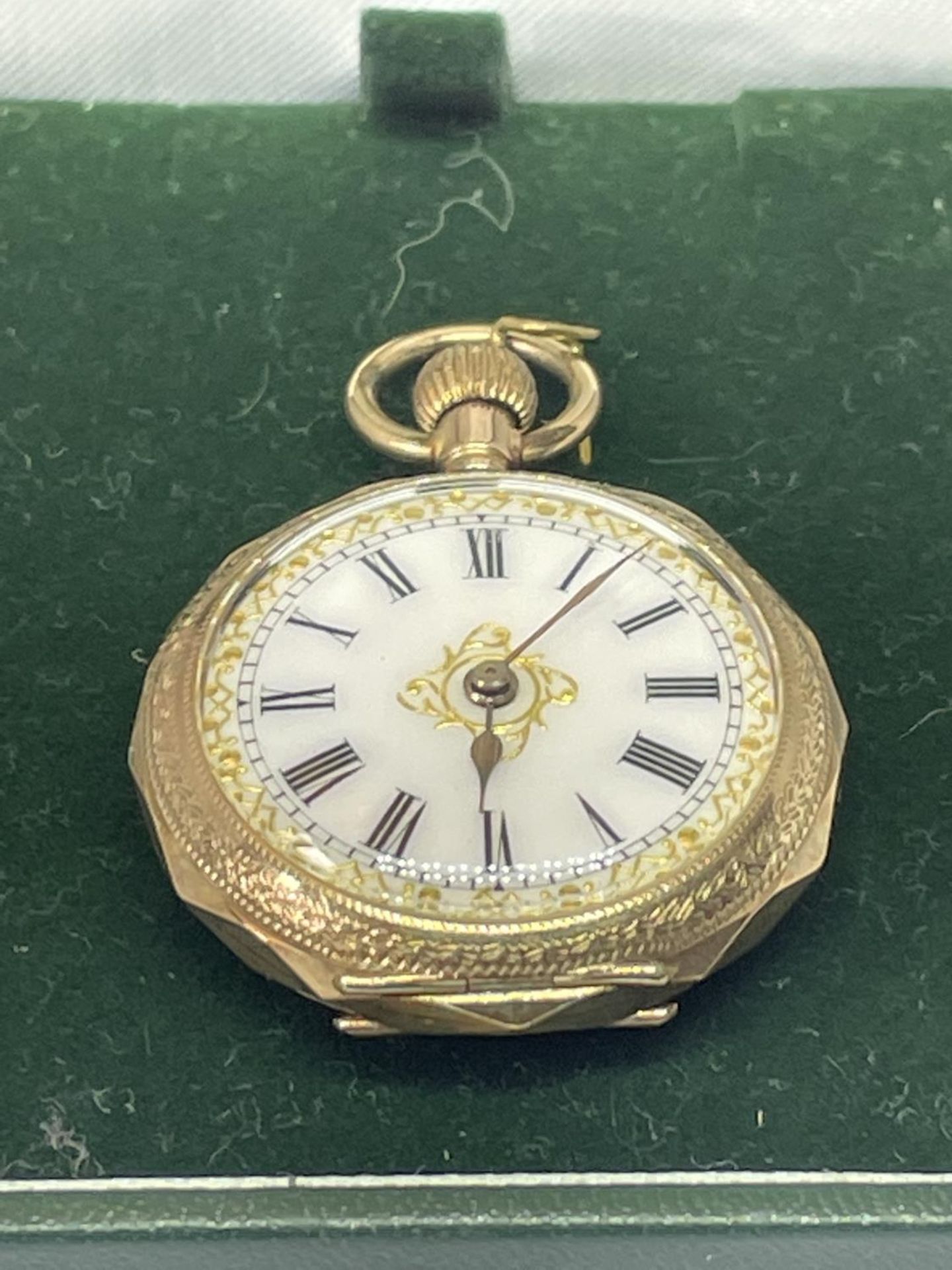 A 9 CARAT GOLD MARKED 9K LADIES POCKET WATCH SEEN WORKING BUT NO WARRANTY IN A PRESENTATION BOX - Image 5 of 6