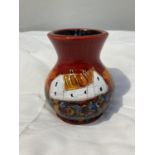 AN ANITA HARRIS HAND PAINTED AND SIGNED IN GOLD TUSCANY VASE