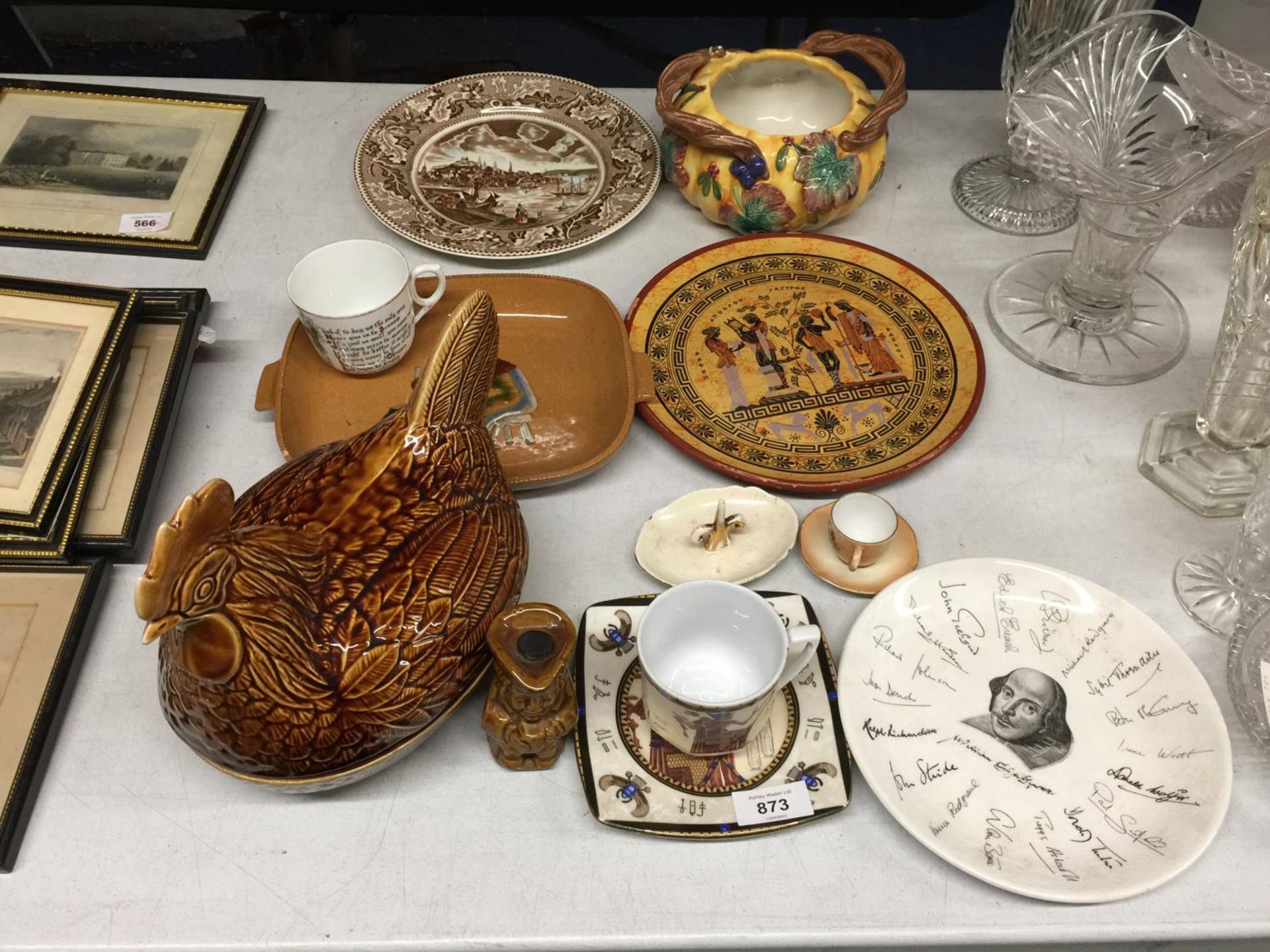 AN AMOUNT OF CERAMIC ITEMS TO INCLUDE A PRICES EGG CROCK, PLATES, BOWLS, ETC - Image 2 of 10