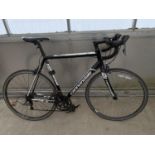 A CANNONDALE GENTS RACING BIKE WITH 16 SPEED GEAR SYSTEM