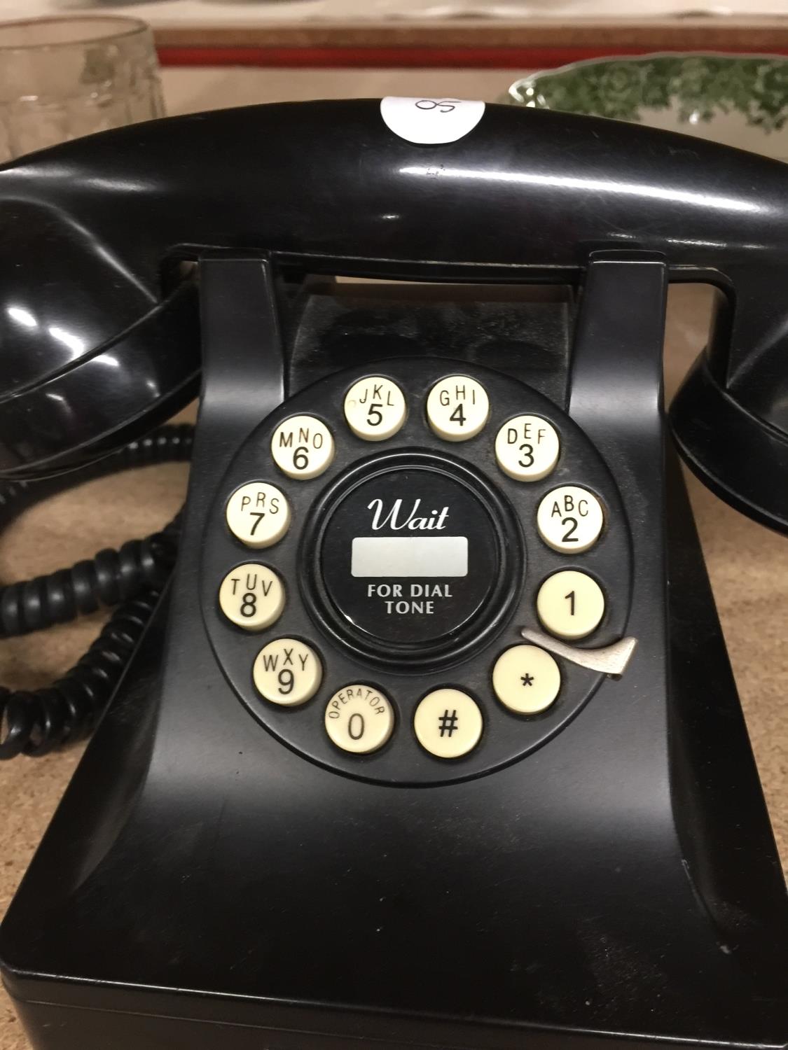 A VINTAGE STYLE BLACK PUSH BUTTON TELEPHONE - Bild 2 aus 4