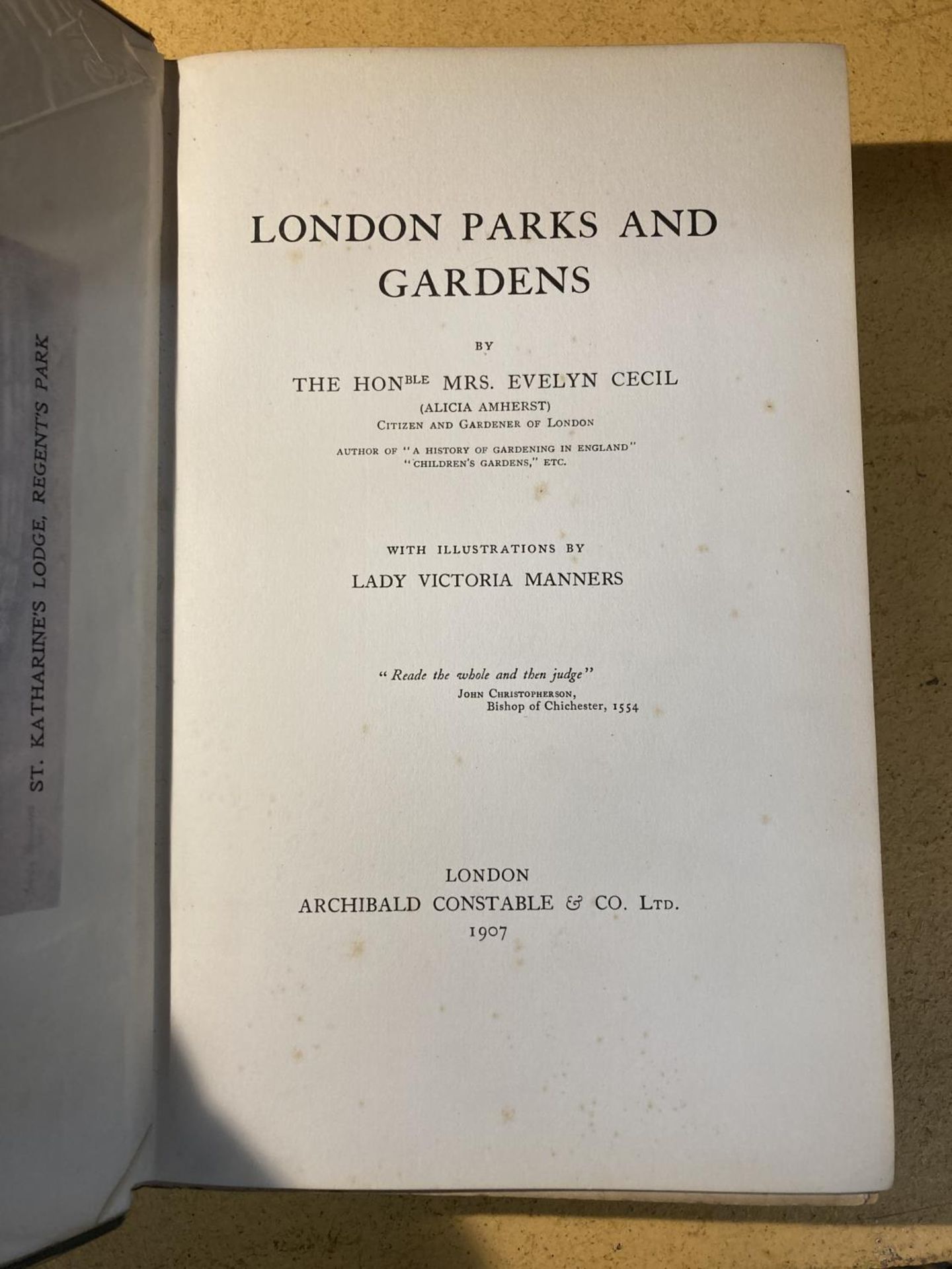 A 1ST EDITION LONDON PARKS AND GARDENS - EVELYN CECIL - 1907 GILT ILLUSTRATED BOARDS, WITH CLEAR - Image 4 of 4