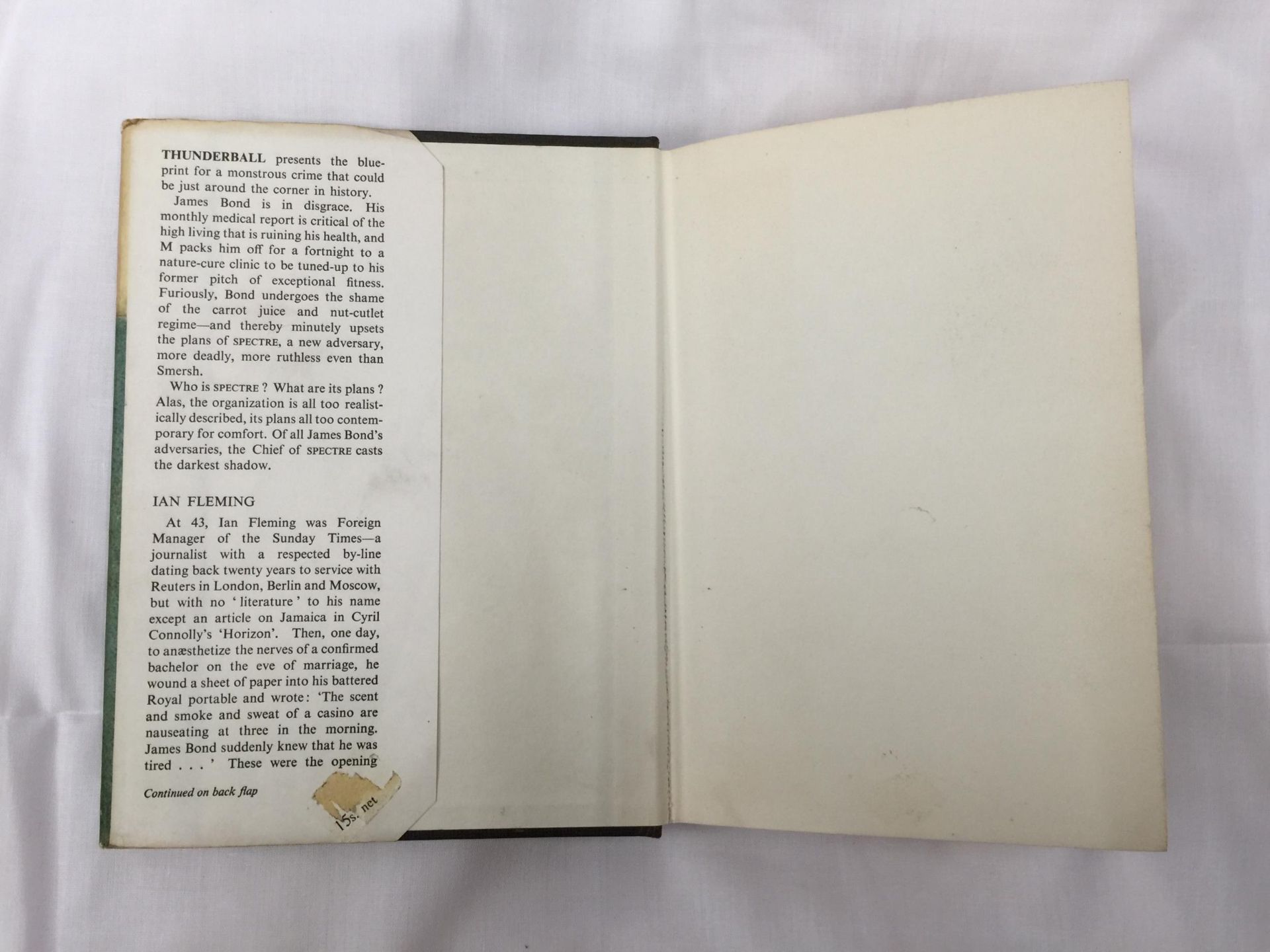 A FIRST EDITION JAMES BOND NOVEL - THUNDERBALL BY IAN FLEMING, HARDBACK WITH ORIGINAL DUST - Image 5 of 12