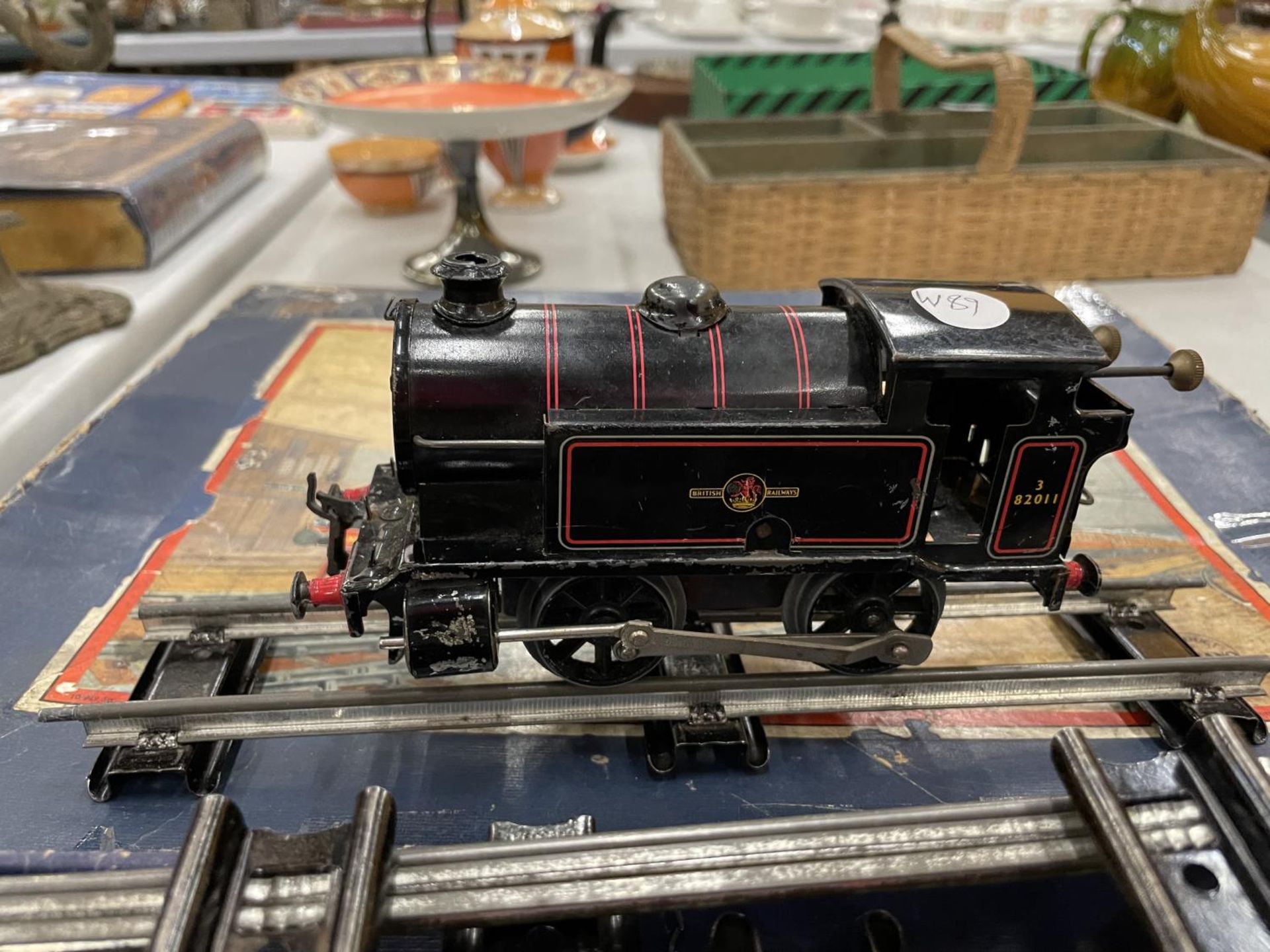 A HORNBY 'O' GAUGE TRAIN SET AND A HORNBY 'O' GAUGE BRITISH RAILWAYS LOCOMOTIVE IN ORIGINAL BOX. KEY - Image 2 of 3