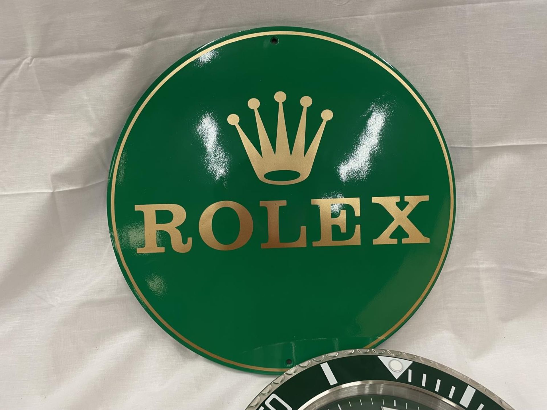 A DEALERS WALL CLOCK AND SIGN CLOCK DIAMETER 34CM SIGN 40CM - Image 3 of 4