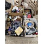 AN ASSORTMENT OF HOUSEHOLD CLEARANCE ITEMS TO INCLUDE CERAMICS ETC