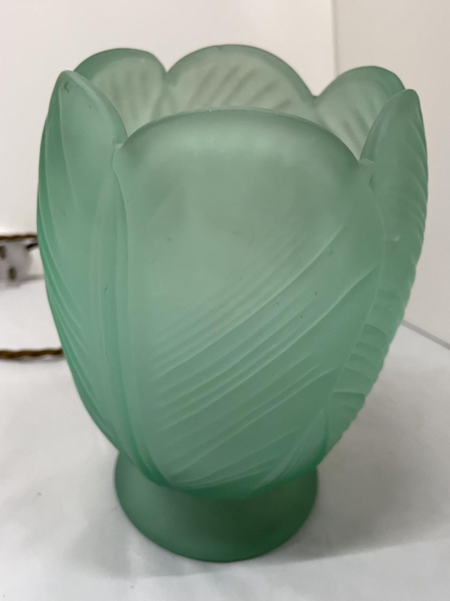 A GREEN GLASS TABLE LAMP IN THE FORM OF AN OPENING FLOWER - Image 2 of 2