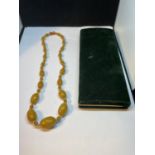 AN AMBER BUTTERSCOTCH NECKLACE WITH A PRESENTATION BOX