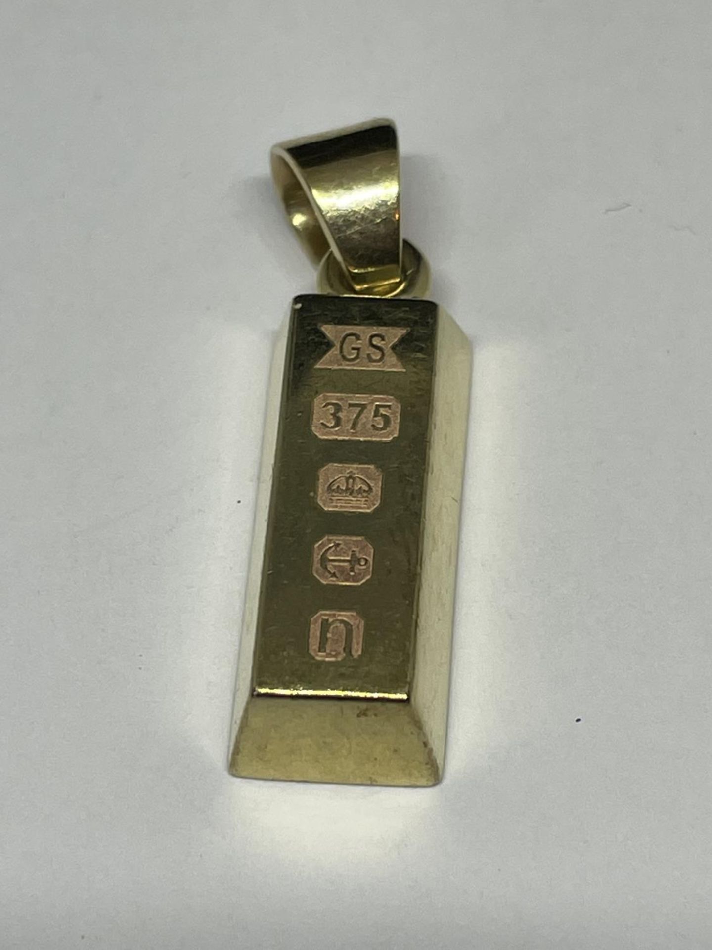 A 9 CARAT GOLD INGOT MARKED 375 GROSS WEIGHT 14.6 GRAMS