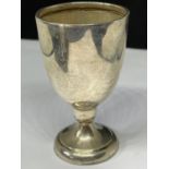 A HALLMARKED SHEFFIELD SILVER EGG CUP GROSS WEIGHT 46.6 GRAMS