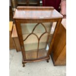 A MID 20TH CENTURY WALNUT DISPLAY CABINET ON CABRIOLE LEGS, 22" WIDE