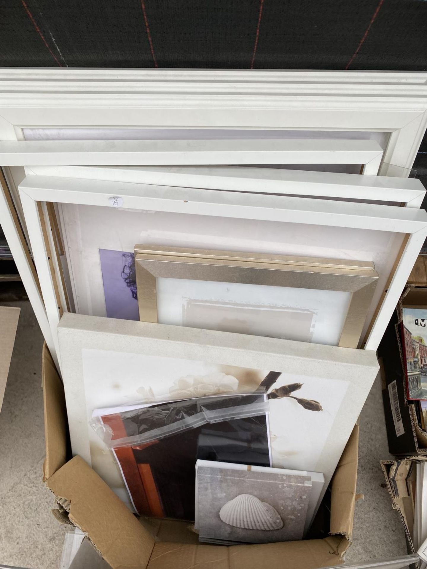 A LARGE QUANTITY OF SHOP DISPLAY FITTINGS AND FRAMED PRINTS - Image 2 of 3