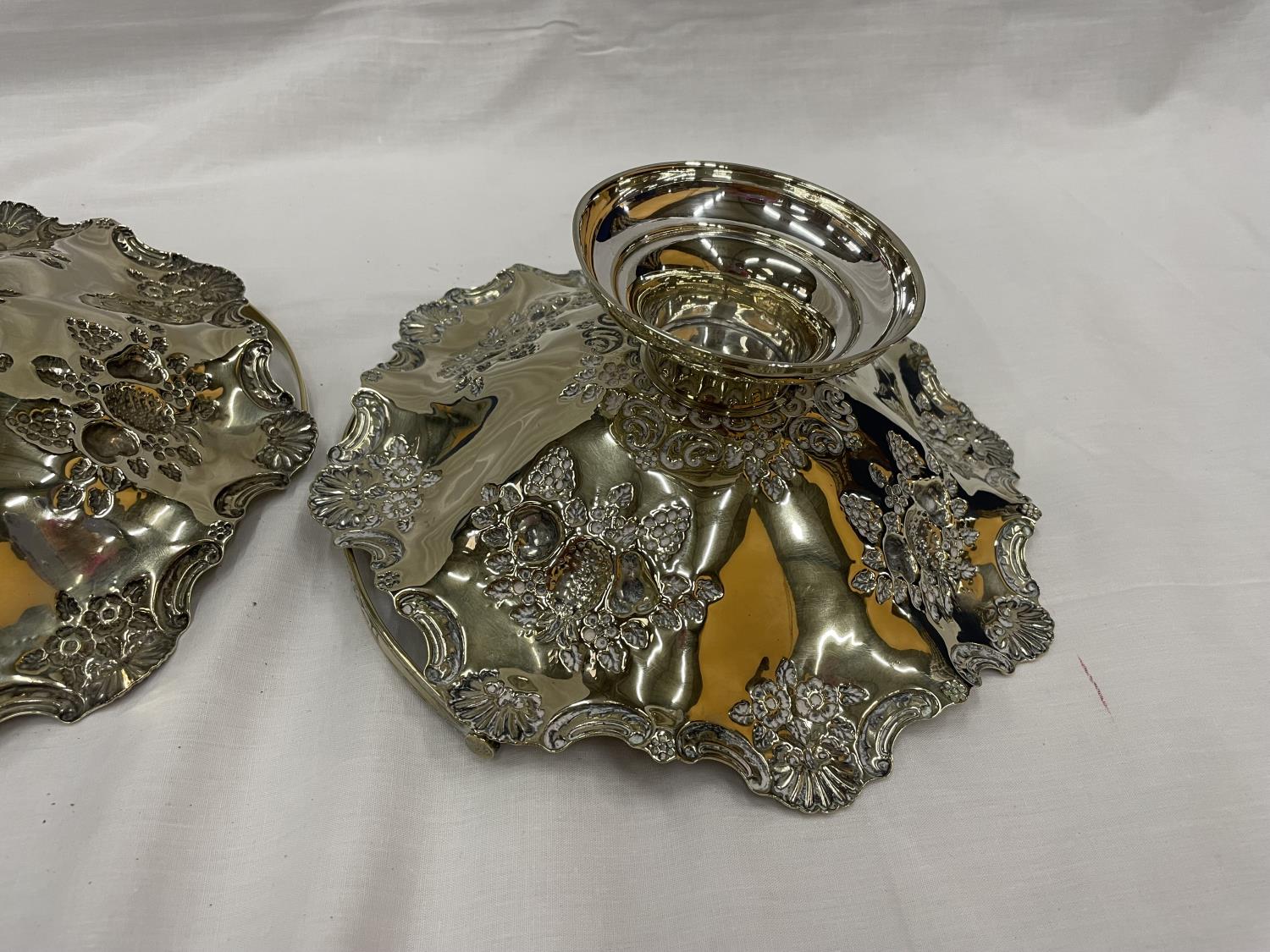 TWO MARKED POTTER SILVER PLATED ORNATE FRUIT BASKETS DIAMETER 28CM - Image 5 of 5