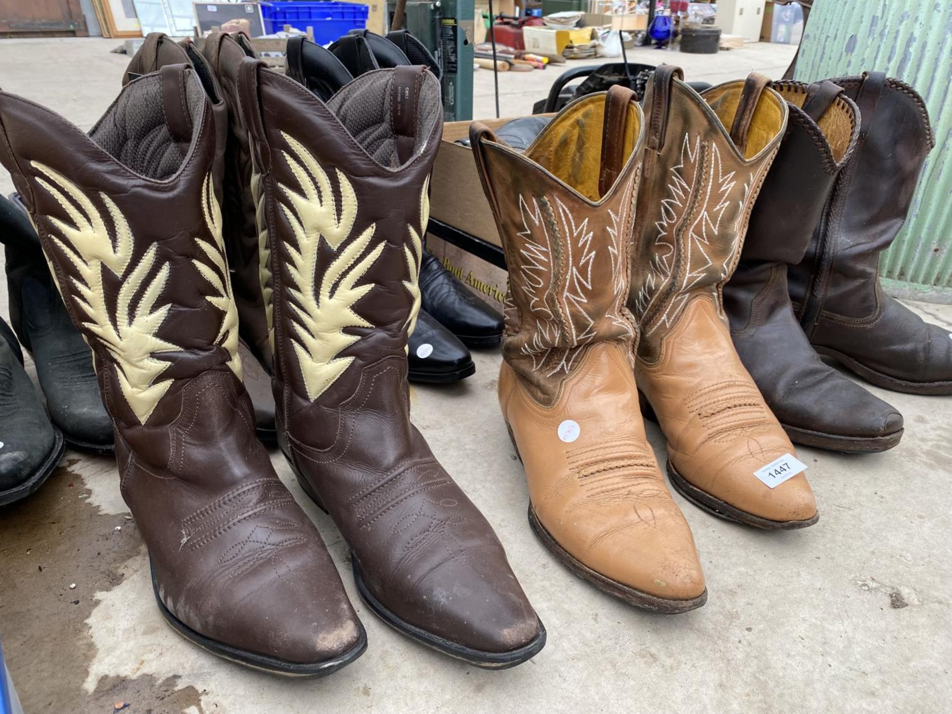 A LARGE COLLECTION OF GENTS COWBOY BOOTS FROM SIZE 10.5-12 - Image 2 of 5