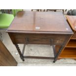 AN EARLY 20TH CENTURY OAK SIDE TABLE WITH SINGLE DRAWER, 24" WIDE