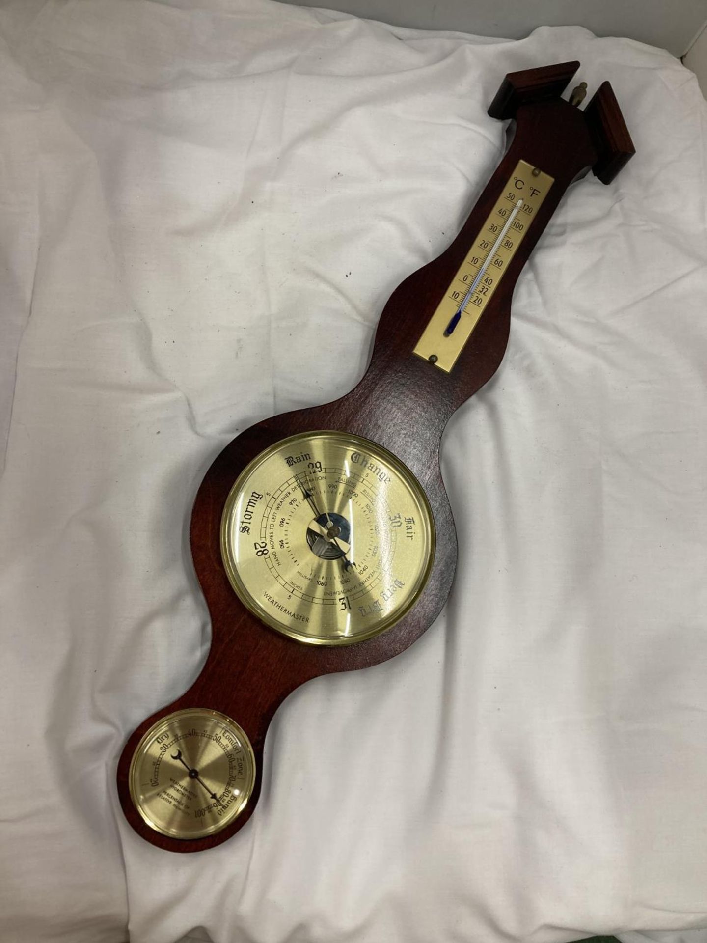A WOOD AND BRASS BAROMETER HEIGHT 61CM
