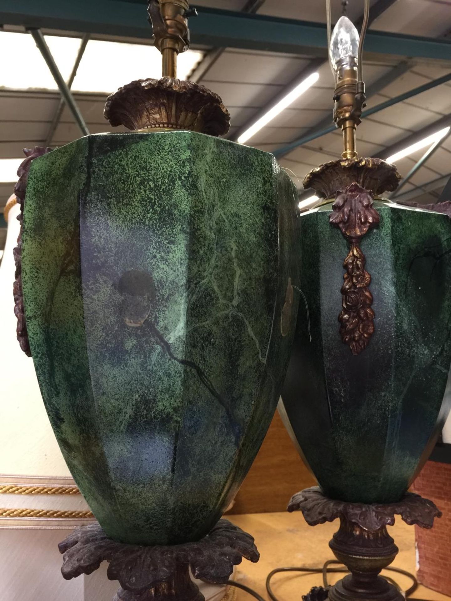 A PAIR OF LARGE TABLE LAMPS, GREEN WITH GILT DECORATION - A/F, TO INCLUDE SHADES HEIGHT TO THE TOP - Image 2 of 4
