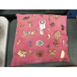 A CUSHION OF BROOCHES TO INCLUDE FLOWERS, OWL, BUTTERFLY, ETC