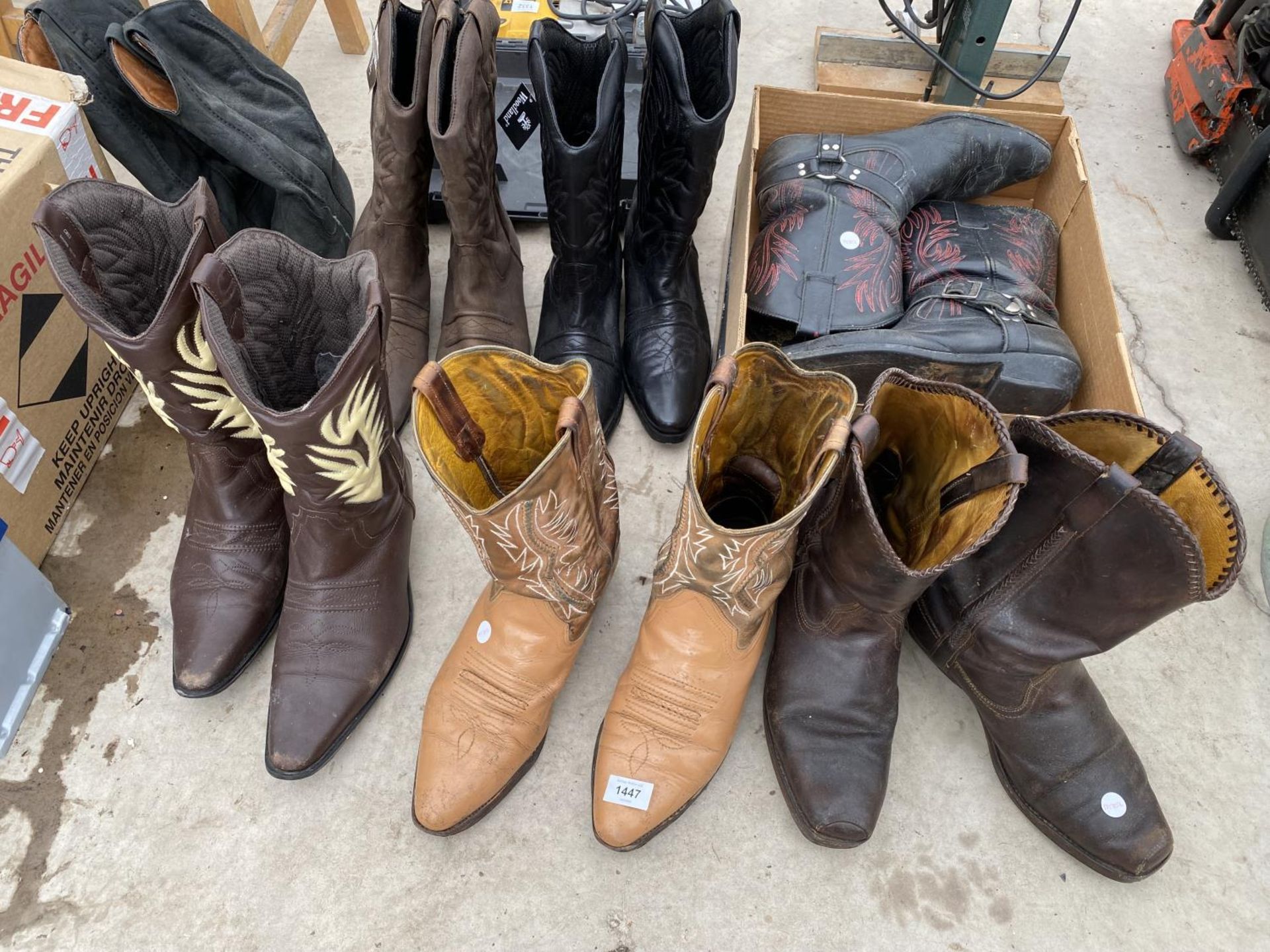 A LARGE COLLECTION OF GENTS COWBOY BOOTS FROM SIZE 10.5-12