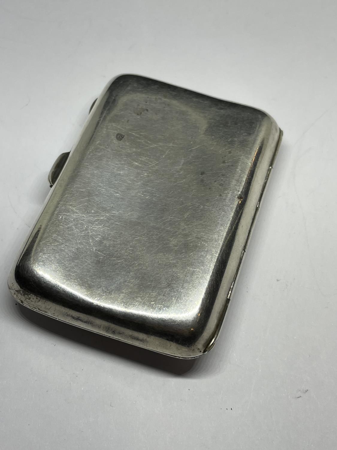 A HALLMARKED CHESTER CIGARETTE CASE WITH ENGRAVING RELATING TO A MASONIC LODGE MEMBER AND THEIR - Bild 5 aus 5