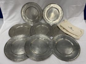EIGHT MARKED COSI TABELLINI 32CM PEWTER CHARGERS WITH CLOTH AND STORAGE BAG
