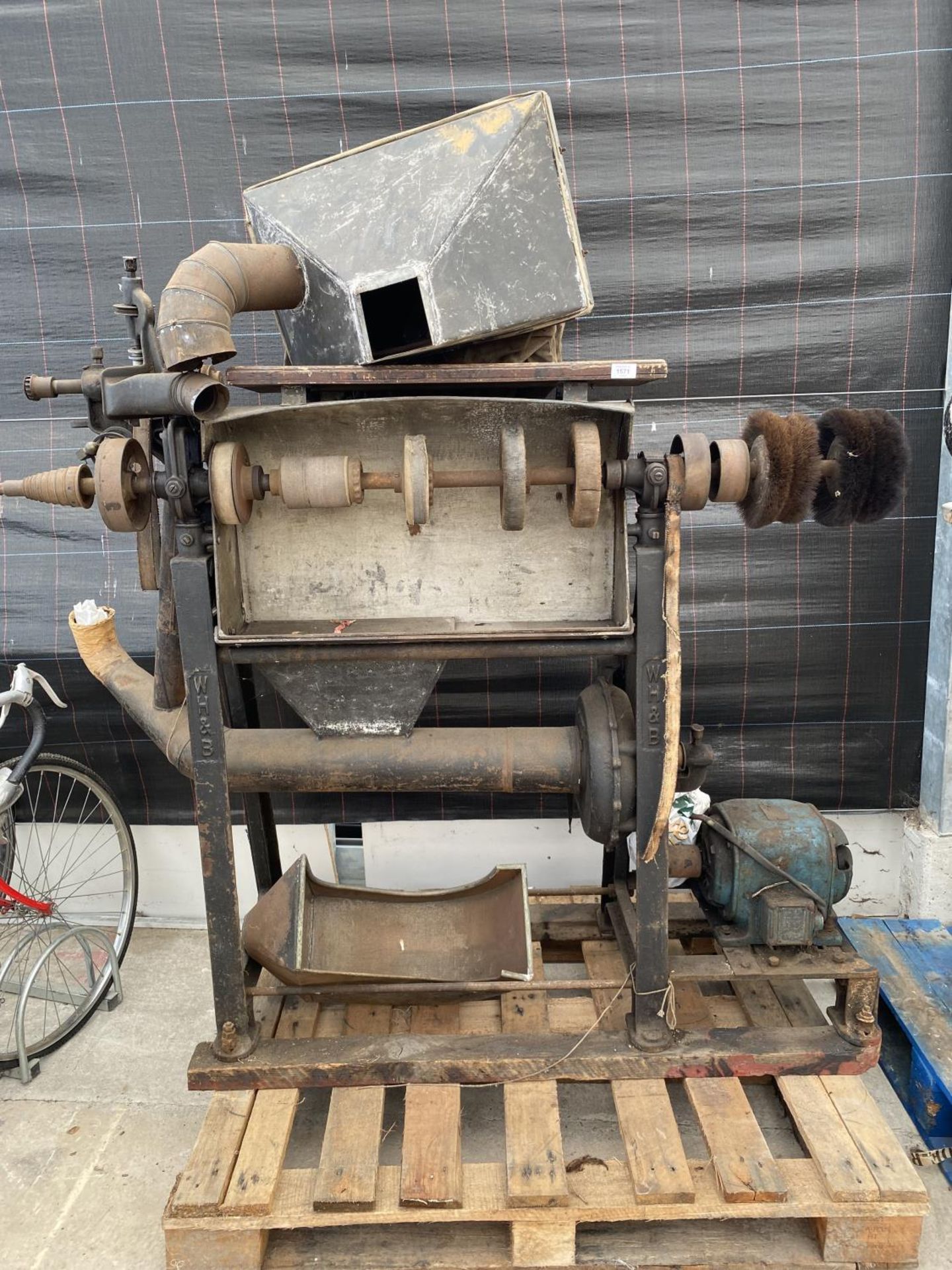 A LARGE VINTAGE INDUSTRIAL MOTORISED POLISHING MACHINE