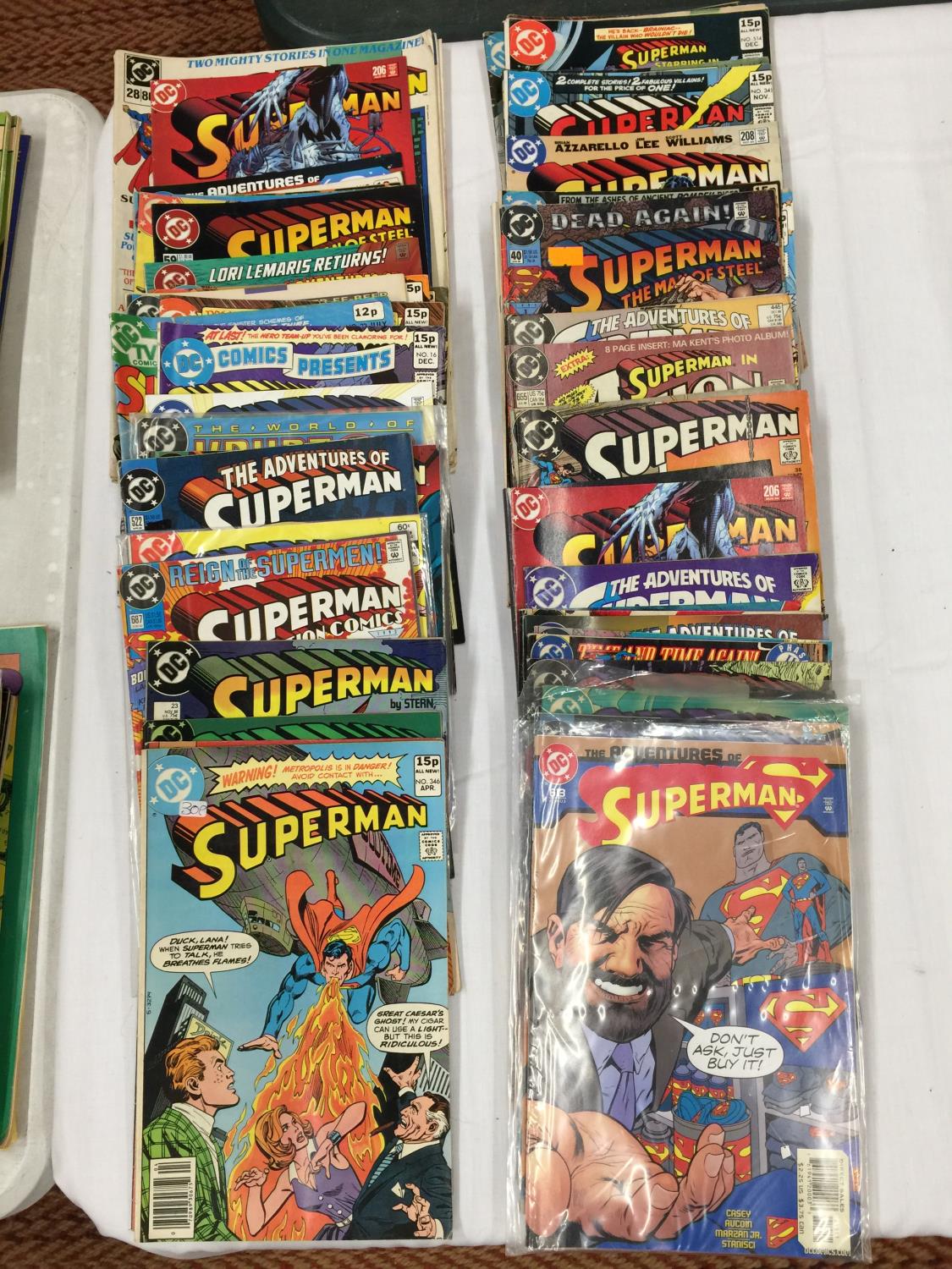 A LARGE COLLECTION OF 57 DC SUPERMAN COMICS DATED BETWEEN 1978 - 1995 - Bild 2 aus 10