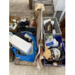 AN ASSORTMENT OF HOUSEHOLD CLEARANCE ITEMS TO INCLUDE TOOLS AND GLASS WARE ETC
