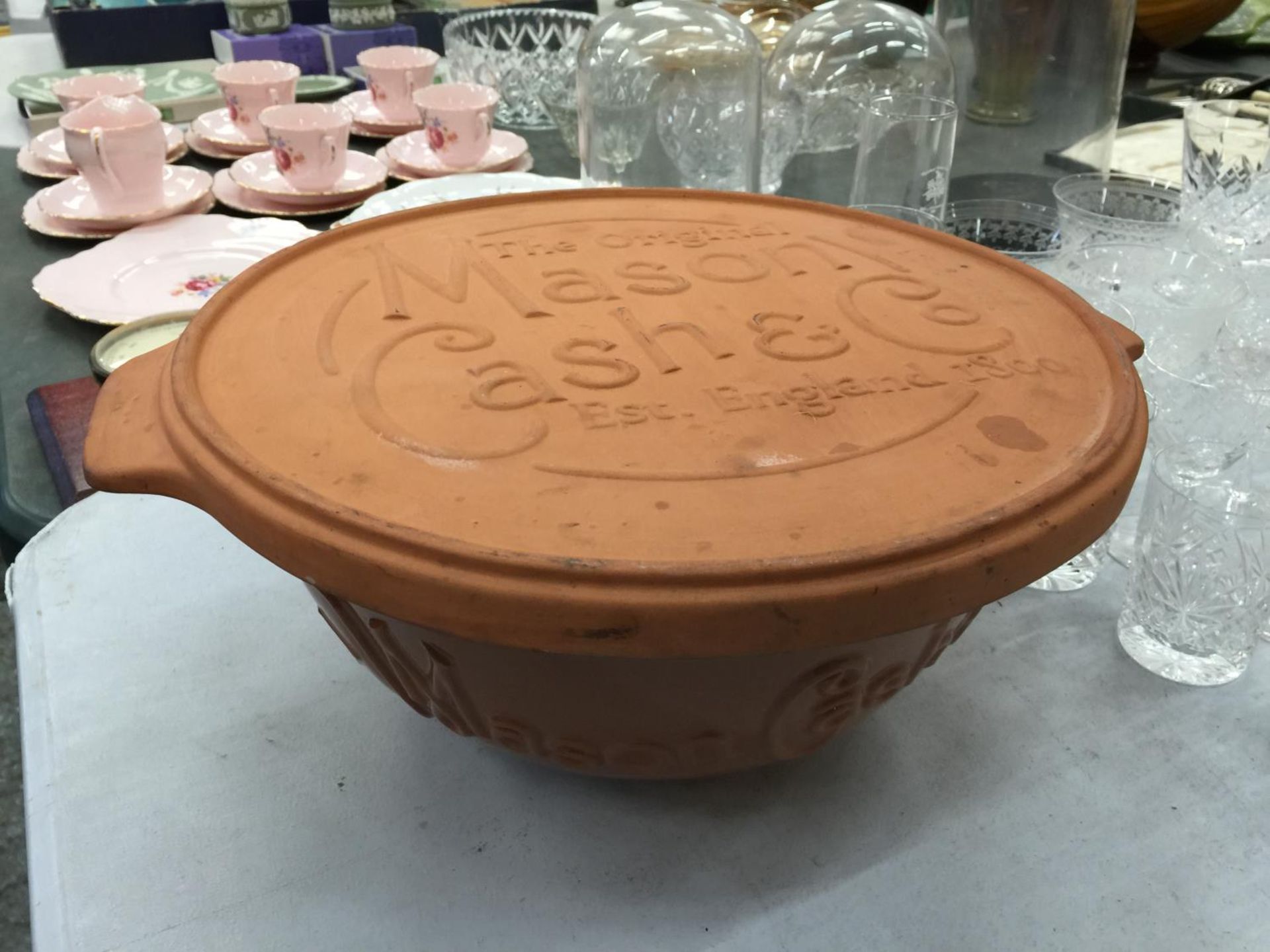 AN ORIGINAL MASON CASH & CO MIXING BOWL AND COVER