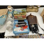 AN ASSORTMENT OF ITEMS TO INCLUDE A PAIR OF SWIFT BINOCULARS, AN INSTAMATIC CAMERA AND VARIOUS