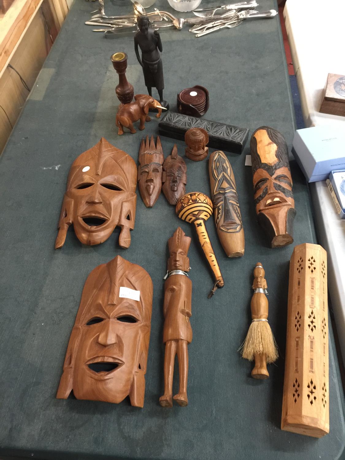 A QUANTITY OF TREEN ITEMS TO INCLUDE AFRICAN MASKS, FIGURES, BOX, COASTERS, ETC