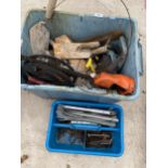 AN ASSORTMENT OF TOOLS TO INCLUDE TROWELS AND WOOD PLANES ETC