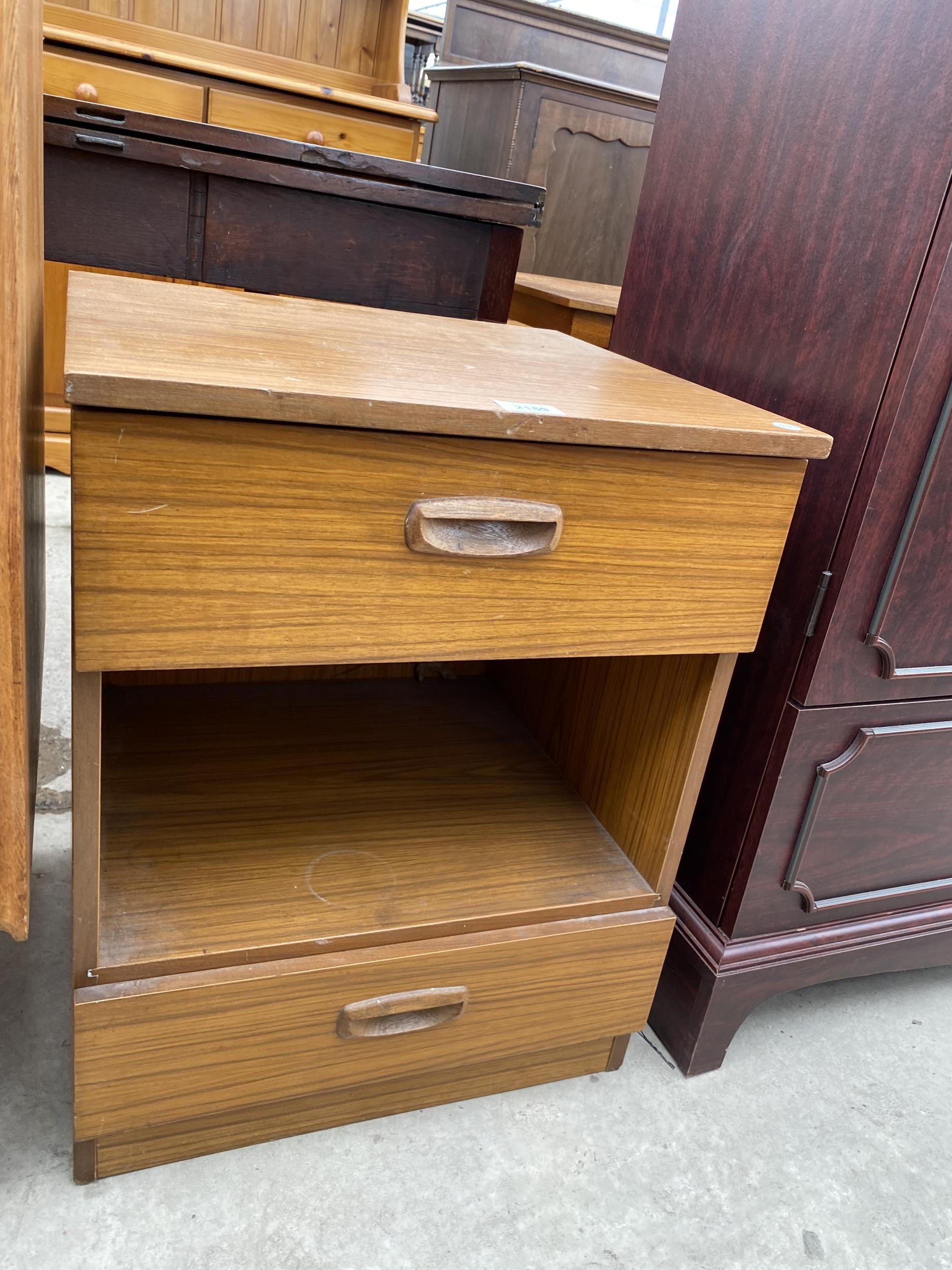 A BEDSIDE LOCKER AND TV CABINET - Image 2 of 6