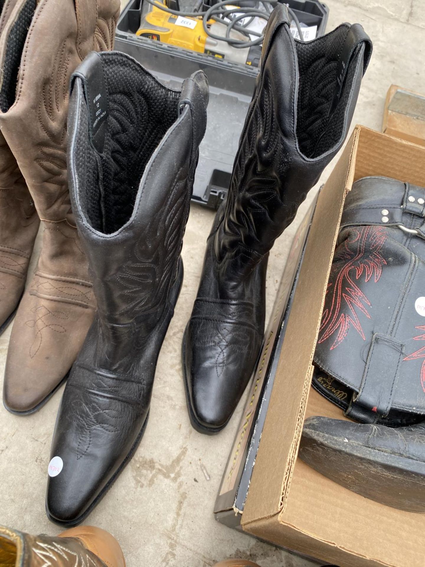 A LARGE COLLECTION OF GENTS COWBOY BOOTS FROM SIZE 10.5-12 - Image 5 of 5