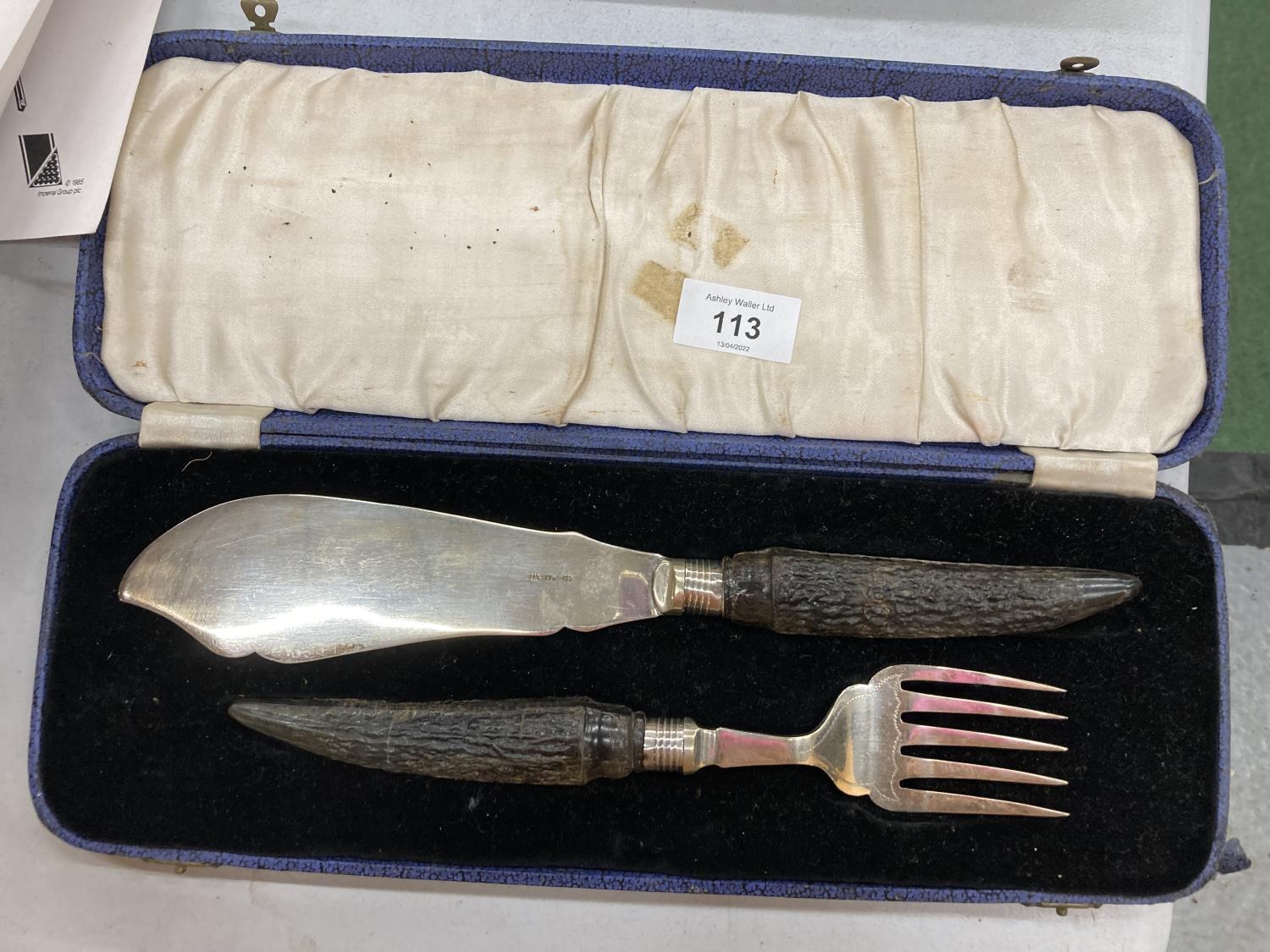 A BOXED VINTAGE FISH SERVING SET