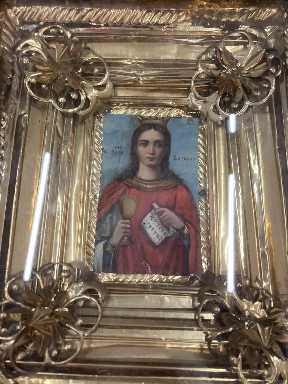 AN IMAGE OF AN EASTERN EUROPEAN ICON IN A GILT AND MAHOGANY FRAME SIZE 20CM X 26CM - Image 2 of 4