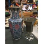 A LARGE ORIENTAL STYLE STICK STAND/VASE HEIGHT 45CM, PLUS A GLASS AND GREEN VASE HEIGHT 30CM