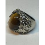 A HEAVY MARKED SILVER RING WITH A TIGERS EYE STONE SIZE P IN A PRESENTATION BOX