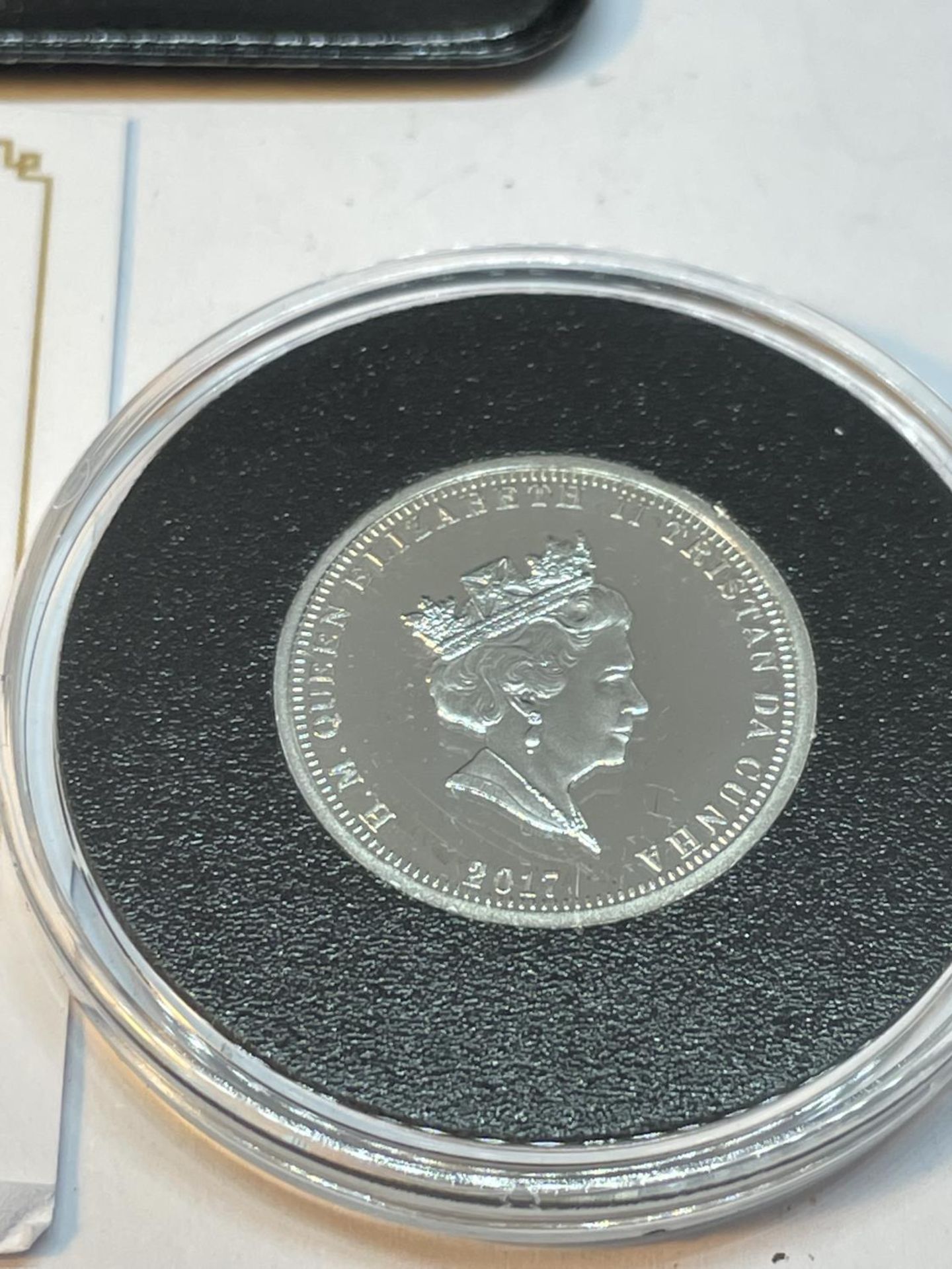 A 100TH ANNIVERSARY OF THE HOUSE OF WINDSOR SOLID SILVER PROOF £1 COIN WITH CERTIFICATE OF - Image 3 of 4